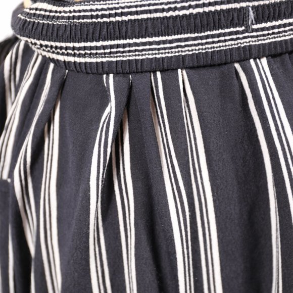 Black and white striped flowy button-up skirt - Picture 6 of 6